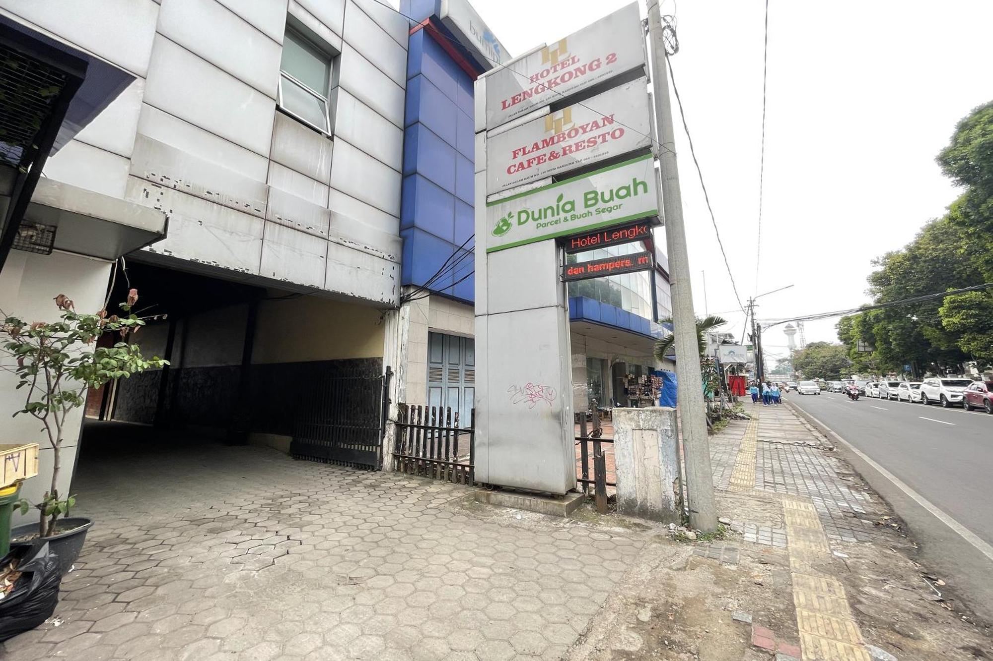 Hotel Lengkong 2 2*